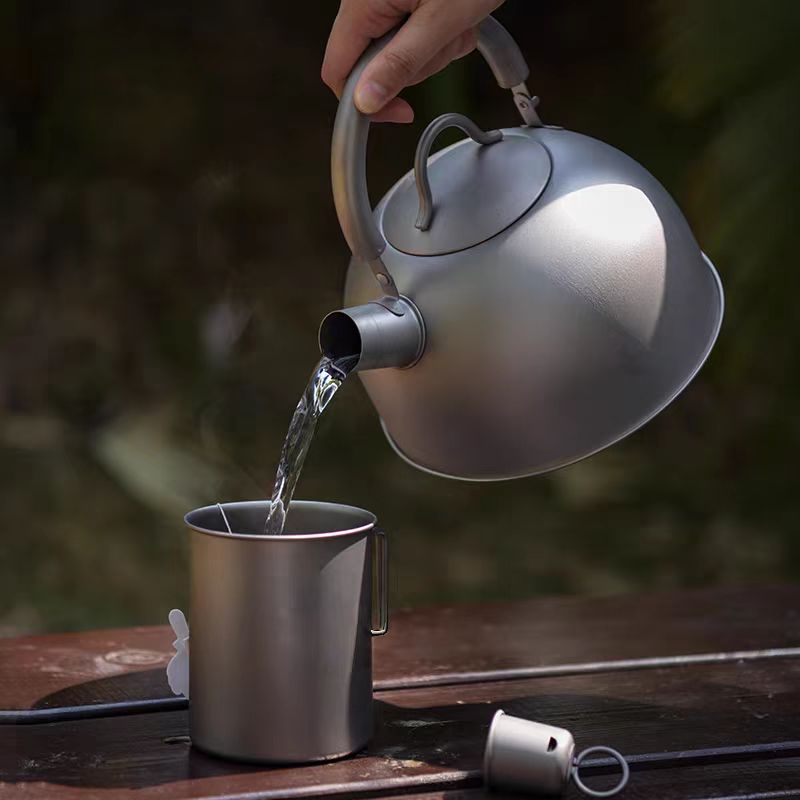 Titanium Whistling Stovetop Kettle – 2000ml Ultralight Pure Titanium Tea Kettle for Camping & Home Use