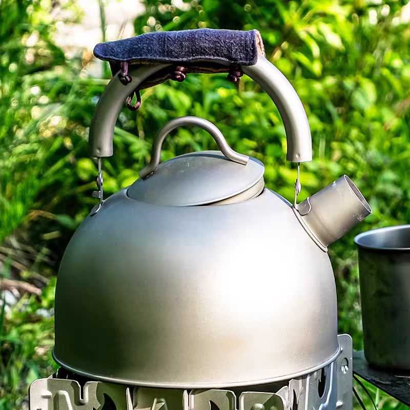 Titanium Whistling Stovetop Kettle – 2000ml Ultralight Pure Titanium Tea Kettle for Camping & Home Use