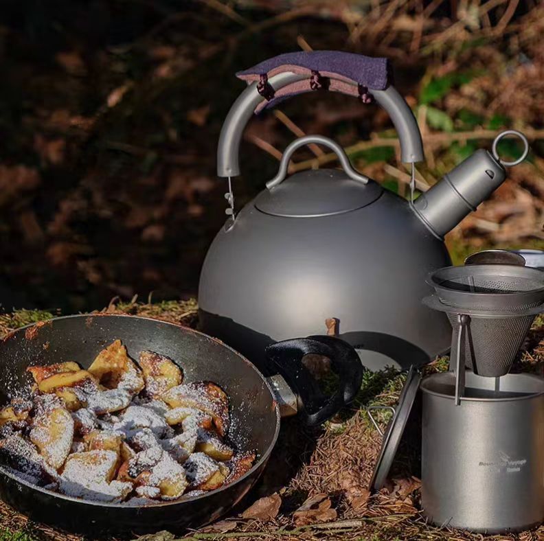 Titanium Whistling Stovetop Kettle – 2000ml Ultralight Pure Titanium Tea Kettle for Camping & Home Use