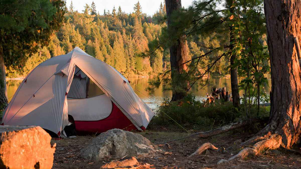 Light and free: choosing the perfect camping gear for weightless adventures